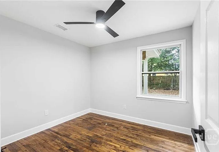 2102 Auburn St — Photo 16