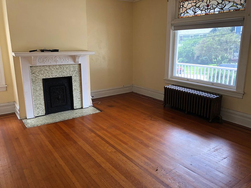 2nd image of 116 Laurel Ave Floor 1