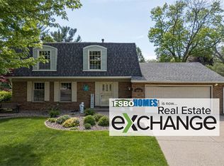 3734 Ridgewood Dr, Davenport, IA 52807