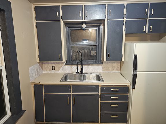 2nd image of 1228 E Garland Ave