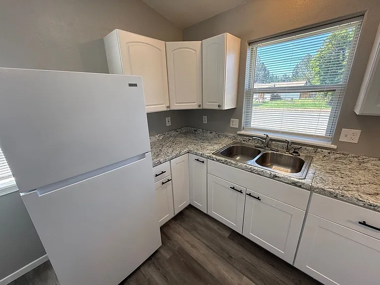 1265 Poplar St — Photo 7