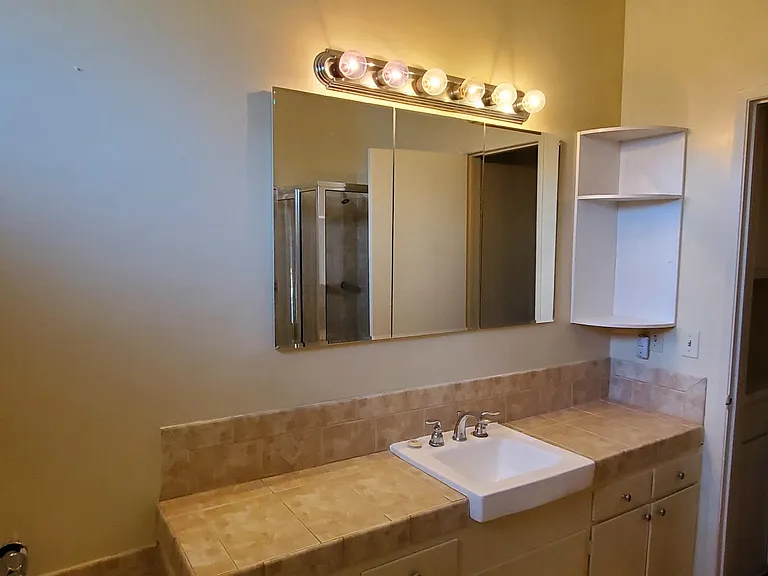 7000 S La Cienega Blvd #28 — Photo 11