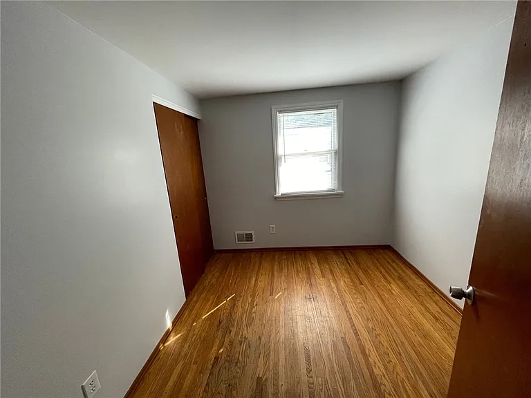 214 E Spruce St — Photo 15