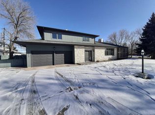 1735 10th St SW, Minot, ND 58701