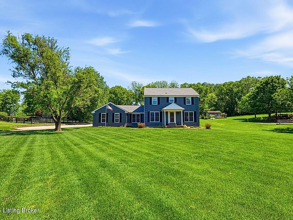 3rd image of 3807 Carriage Hill Dr