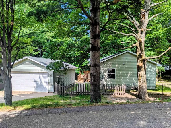 2232 Center St, Marquette, MI 49855