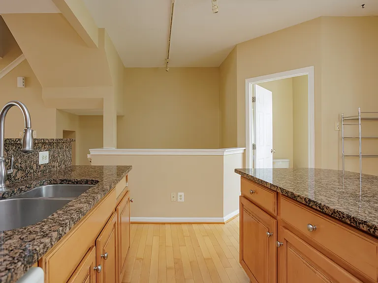 500 Monroe Point Dr — Photo 25