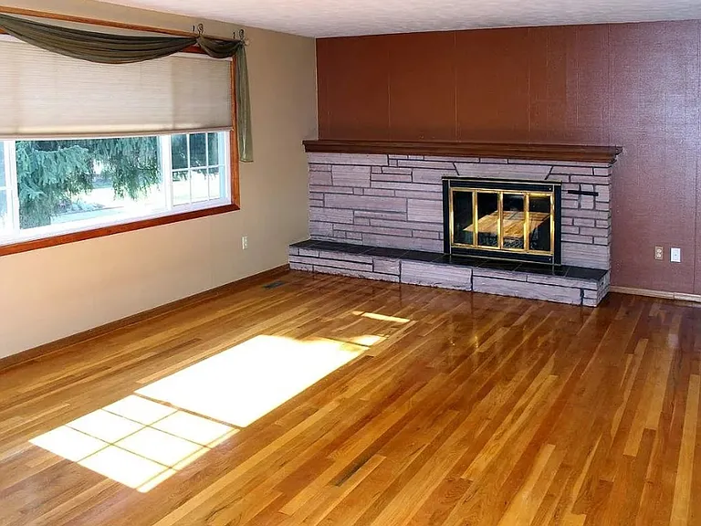 6520 N Sutherlin St — Photo 2