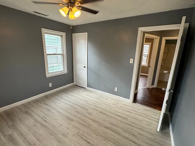 3443 Glendale Ave — Photo 6