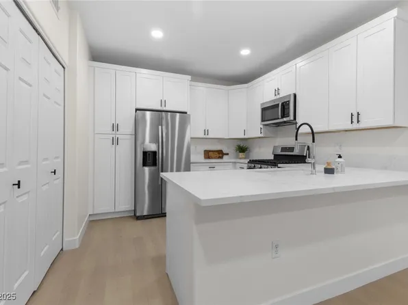 2152 Turquoise Ridge St Unit 105, Las Vegas, NV 89117
