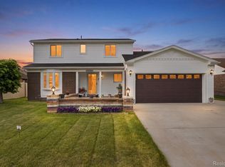 17900 Woodridge Dr, Brownstown, MI 48193