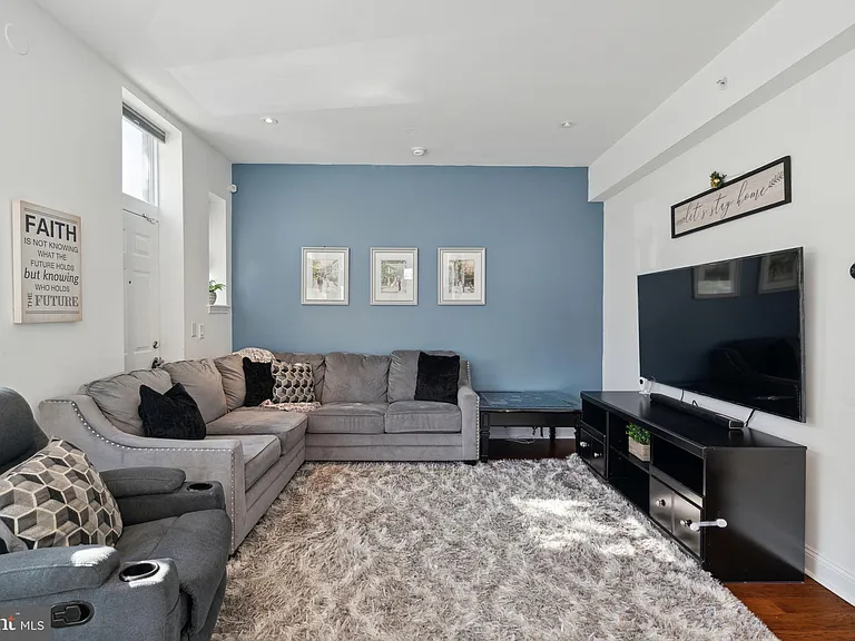 501 Vine St #2 — Photo 16
