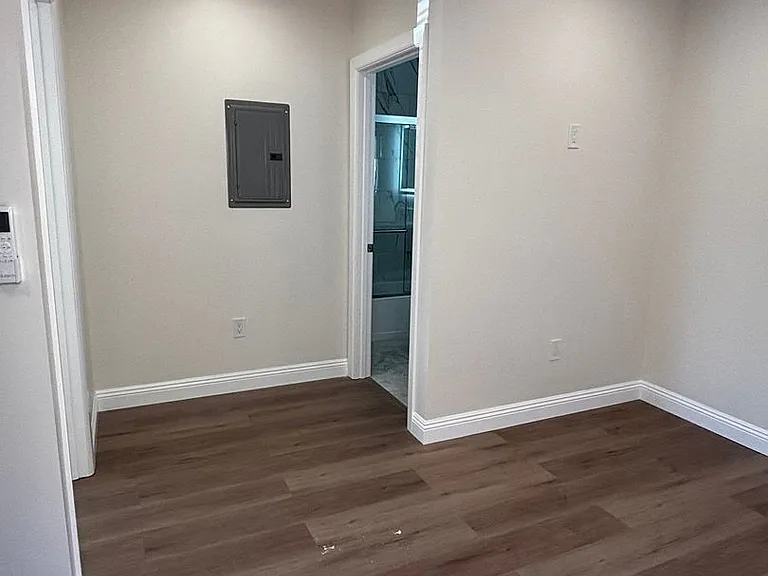 124-126 S Marengo Ave #B — Photo 14