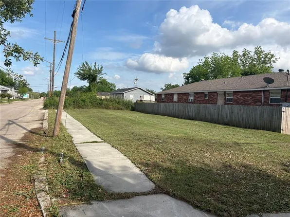 2945 Feliciana St, New Orleans, LA 70126