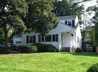 90 Greenway Rd, Glen Rock, NJ 07452