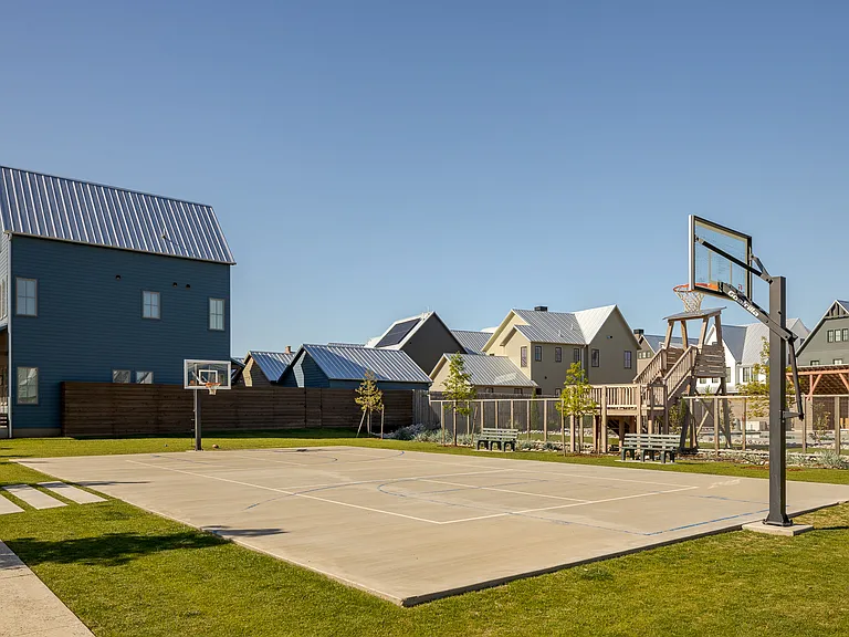 972 Hangar Dr — Photo 32