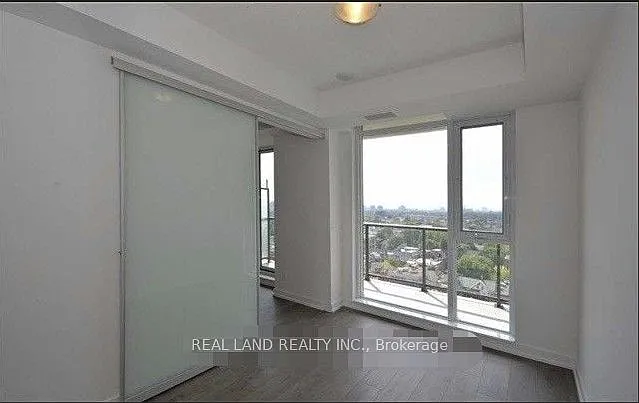 297 College St #1110 — Photo 4
