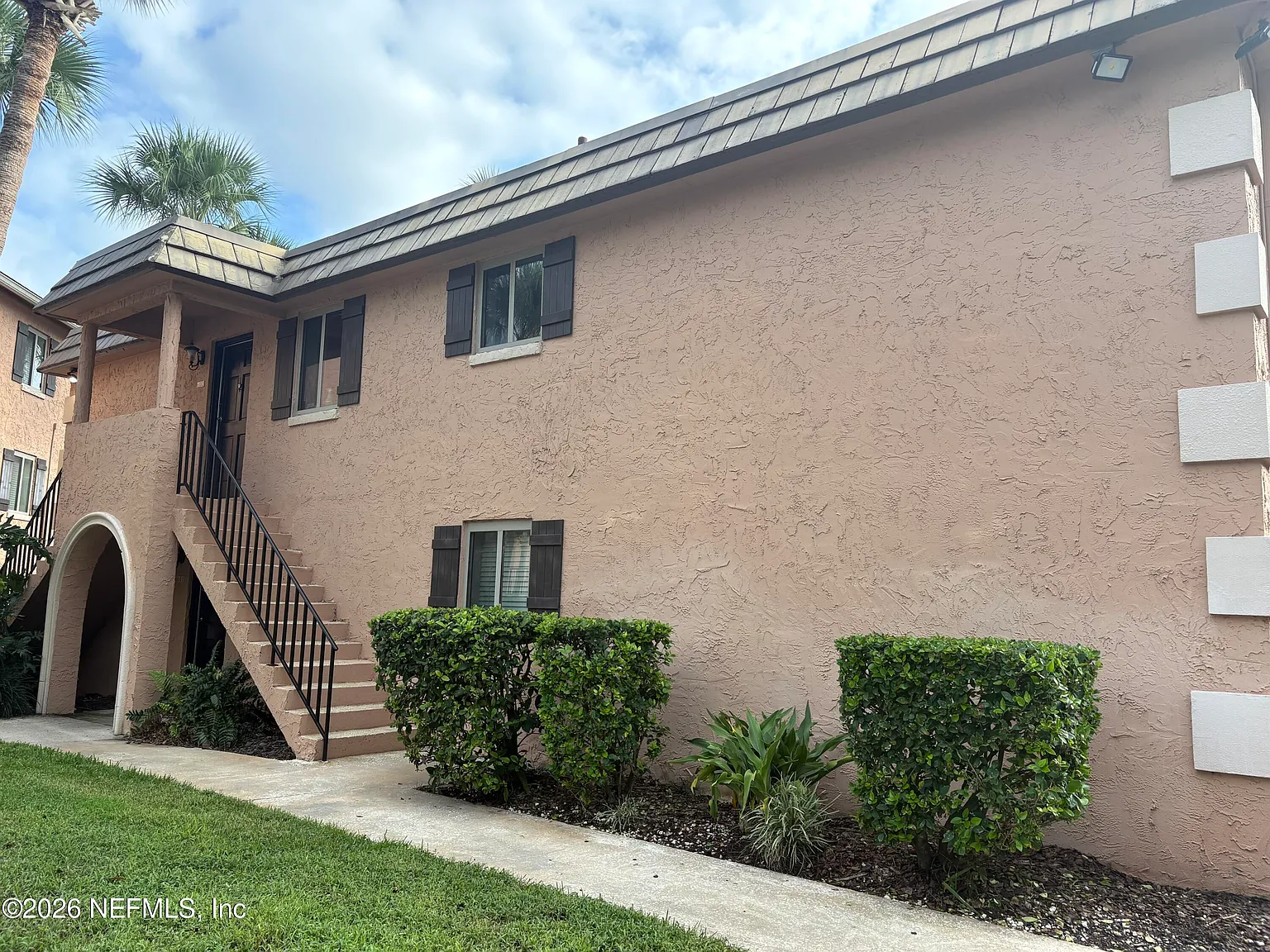 3 bed, 2.0 bath, 1276 sqft, $1,800 — Photo 2
