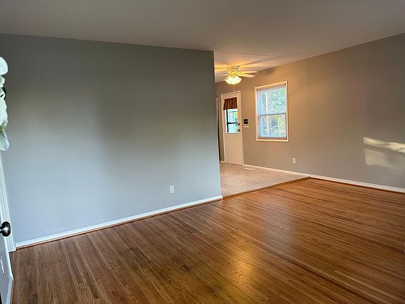 2nd image of 3104 Lynnwood Way