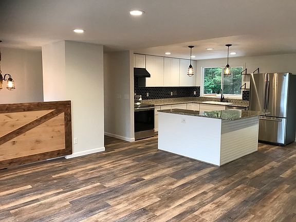 4th image of 239 Fisher Ave NE