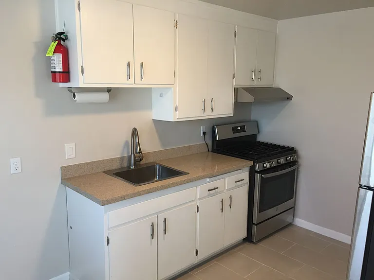 Willard Ave - 301 — Photo 10
