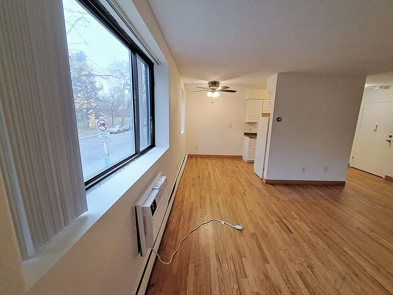 214 Place Apartments — Photo 33