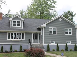 8 Rugby Rd, New Rochelle, NY 10804