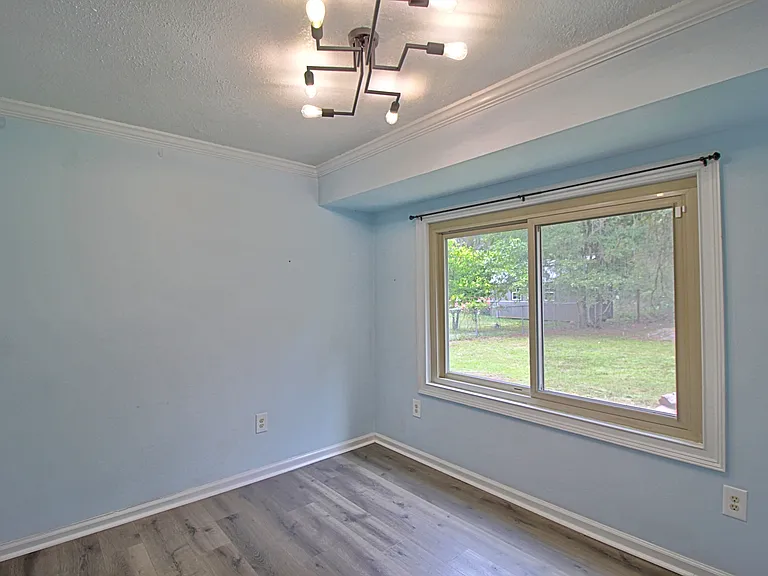 1062 Kelly Dr — Photo 6