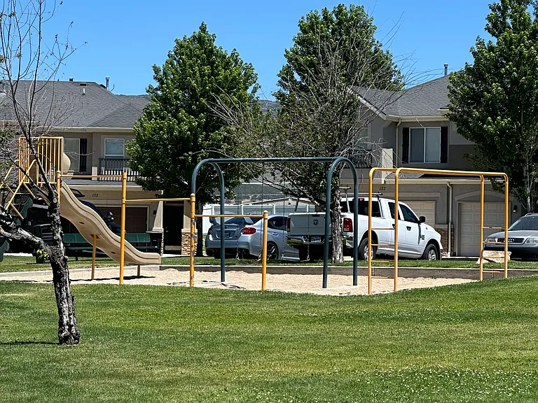 211 E Greenfield Cir #105 — Photo 3