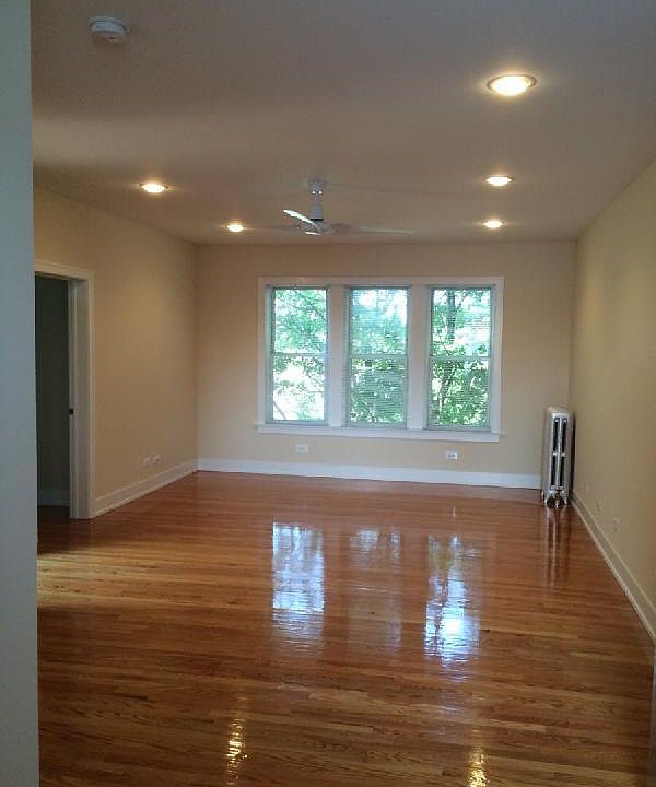 2nd image of 1929 W Winona St #2M