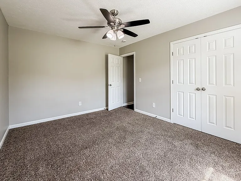 1910 Lawndale Dr — Photo 14