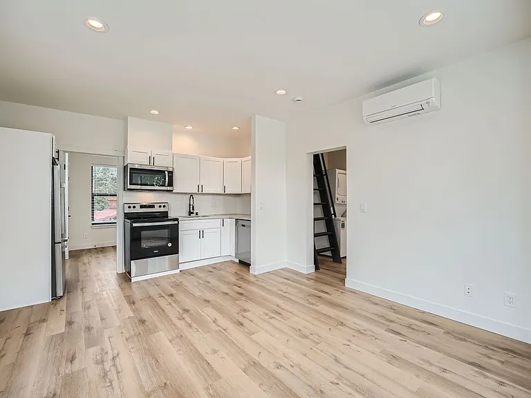 31628 W Commercial Street — Photo 4