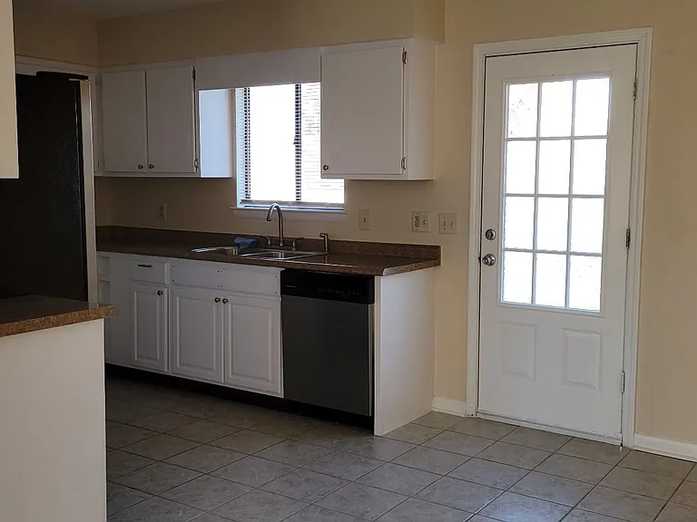202 Acme Ln — Photo 4
