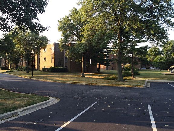3rd image of 9 Silverwood Cir