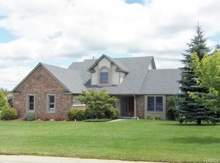 8409 Highland Ct, Goodrich, MI 48438