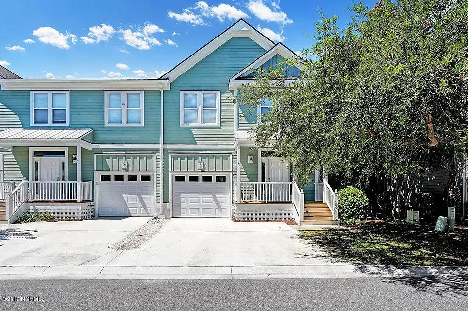 3 bed, 2.5 bath, 1670 sqft, $2,350 — Photo 3