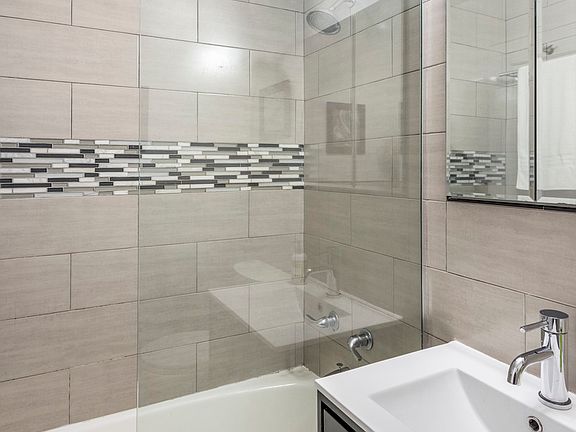5th image of 101 W 12th St APT 3U