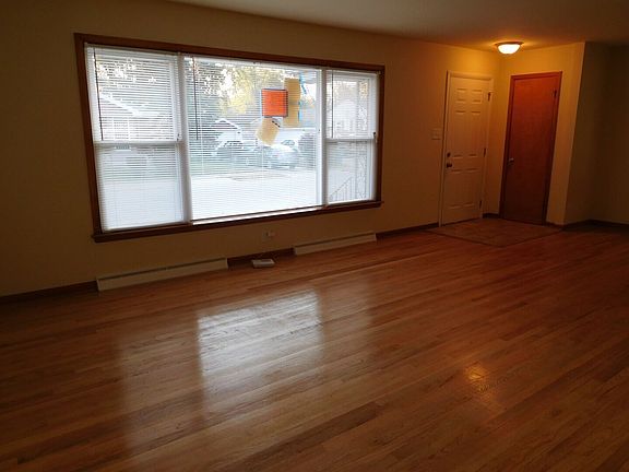 5th image of 633 E 160th Ct
