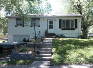 5300 Red Barn Ln, Saint Joseph, MO 64503