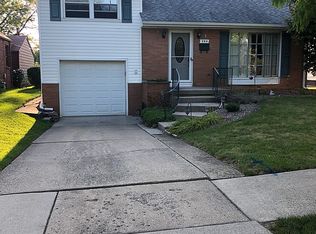 594 Sylvandale Ave, Oregon, OH 43616