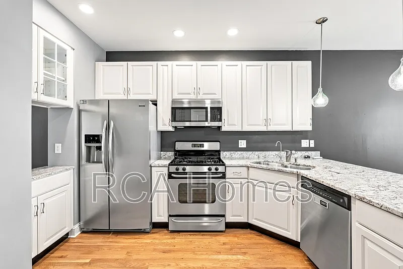 2 bed, 2.5 bath, 2160 sqft, $2,500 — Photo 4