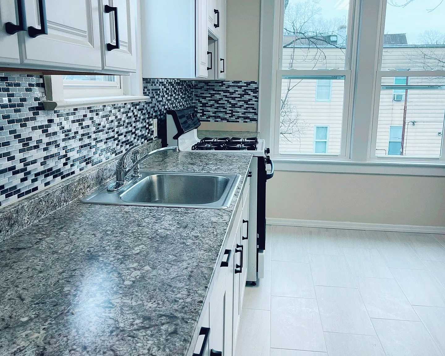 3 bed, 1300 sqft, $2,600 — Photo 1