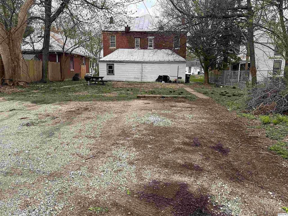 2nd image of 1112-1114 N 8th St