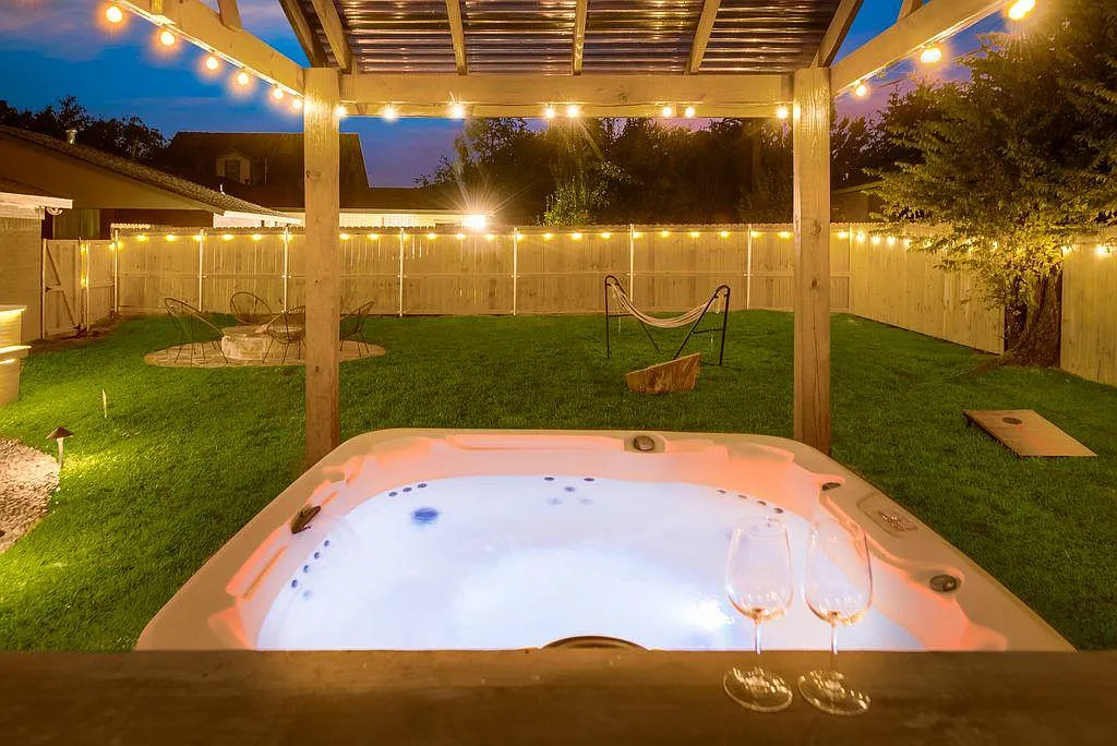 5 bed, 1679 sqft, $9,750 — Photo 1