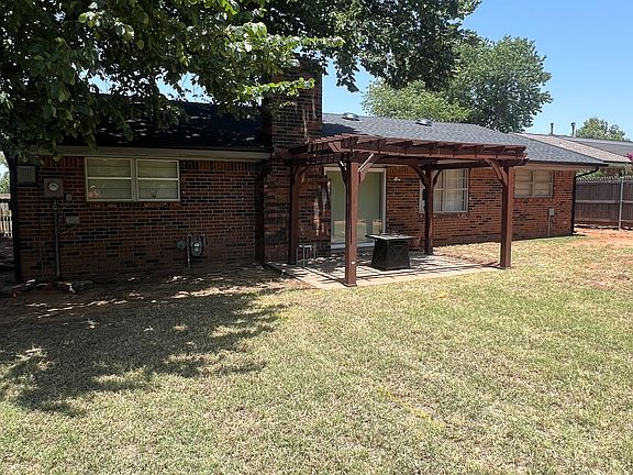 2nd image of 716 Victoria Dr