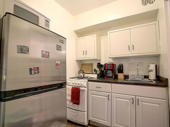 4th image of 64 W 82nd St APT 1F