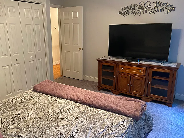 Front upstairs bedroom