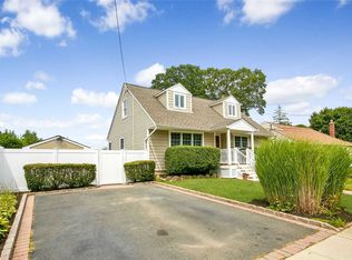 85 Glengariff Rd, Massapequa Park, NY 11762