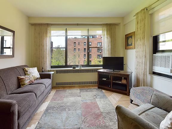 3rd image of 67 Park Ter E APT C53