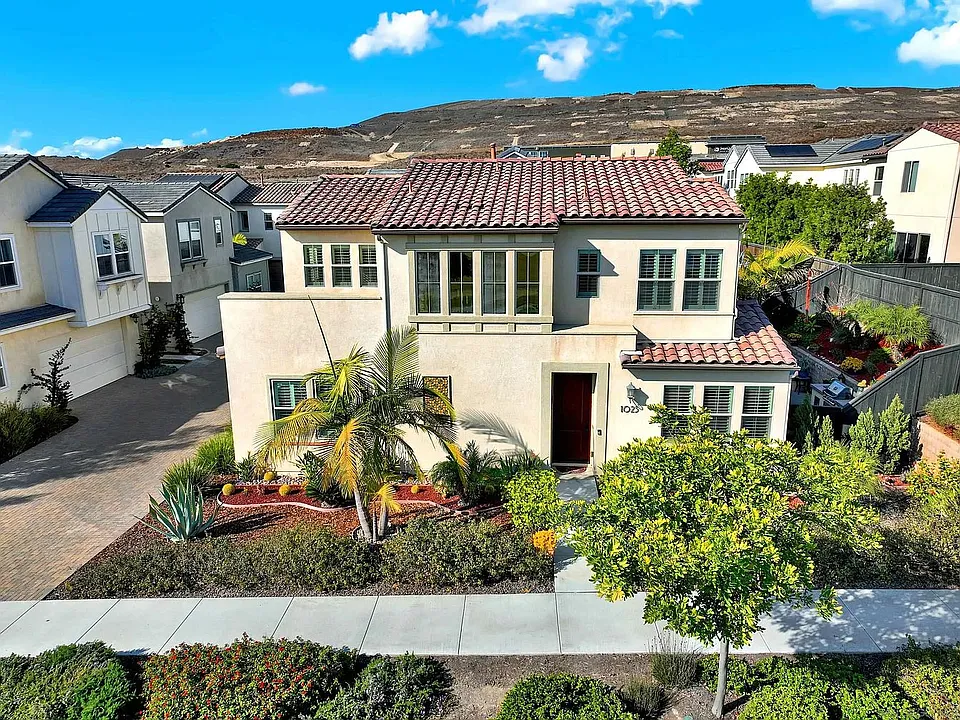 1025 Camino Aldea